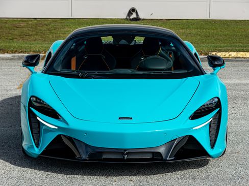 Used 2023 McLaren Artura image 15