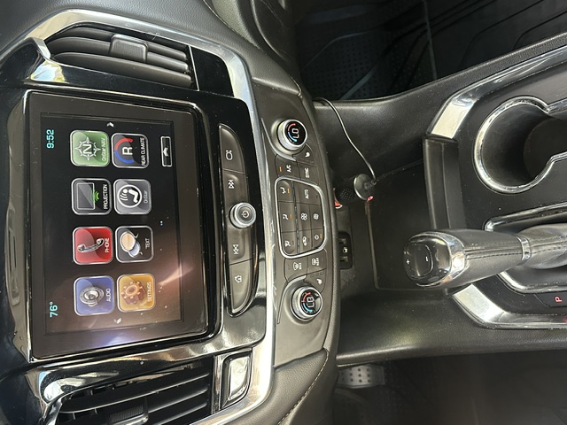 Used 2018 Chevrolet Traverse LT FWD image 11