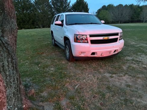 Used 2013 Chevrolet Tahoe LT w/ Luxury Package image 2