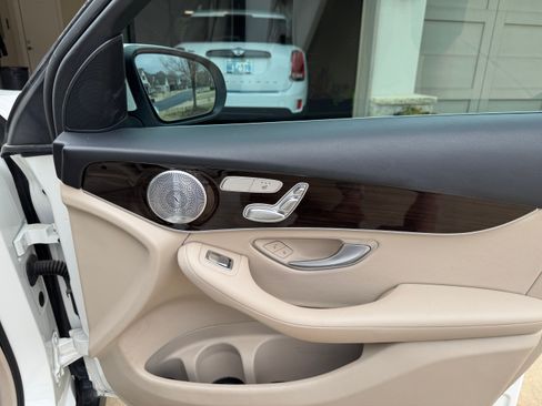 Used 2020 Mercedes-Benz GLC 300 4MATIC image 9