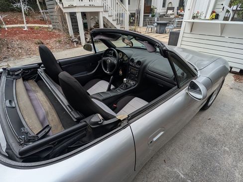 Used 2001 MAZDA MX-5 Miata image 10
