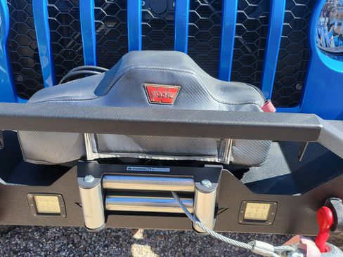 Used 2021 Jeep Gladiator Sport image 11