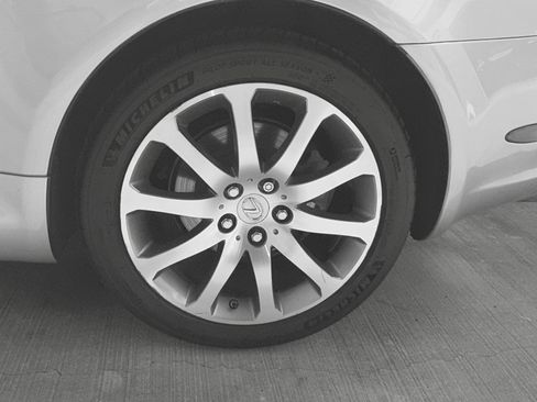 Used 2009 Lexus SC 430 Convertible image 12