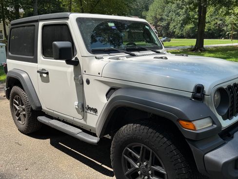 Used 2024 Jeep Wrangler Sport AWD/4WD image 2