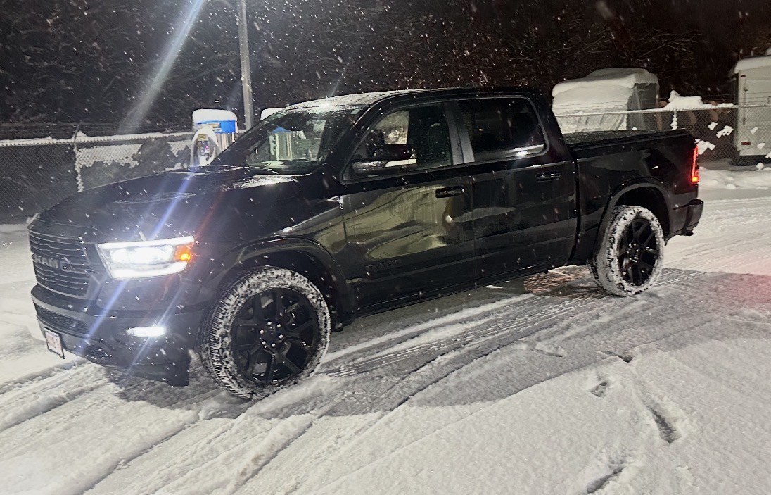 Used 2021 RAM 1500 Laramie AWD/4WD image 2