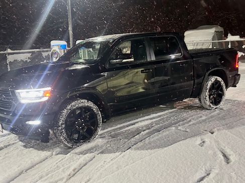 Used 2021 RAM 1500 Laramie AWD/4WD image 2