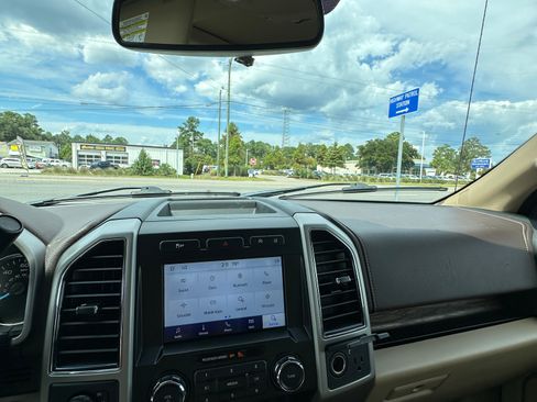 Used 2020 Ford F150 Lariat w/ Equipment Group 501A Mid image 15