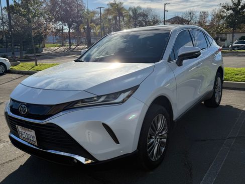 Used 2023 Toyota Venza Limited image 18