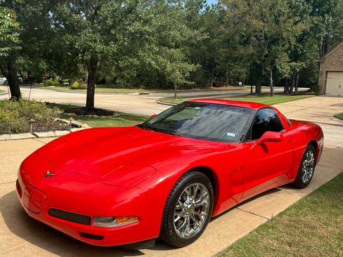 Used 2004 Chevrolet Corvette Coupe RWD image 1
