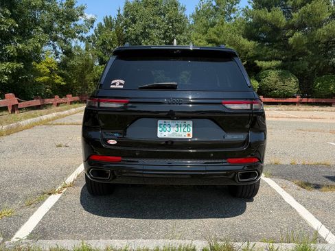 Used 2023 Jeep Grand Cherokee 30th Anniversary AWD/4WD image 6