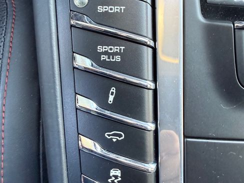 Used 2017 Porsche Macan Turbo AWD/4WD image 17