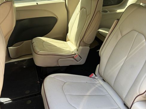Used 2020 Chrysler Pacifica Limited FWD image 4