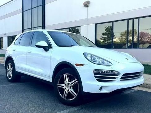 Used 2014 Porsche Cayenne Platinum Edition image 2