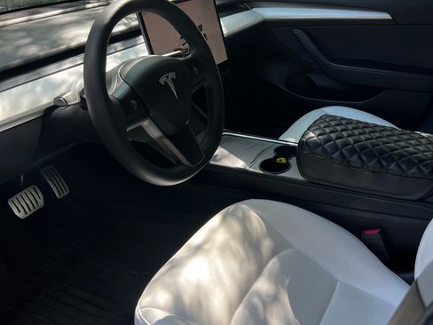 Used 2022 Tesla Model 3 Long Range AWD/4WD image 5