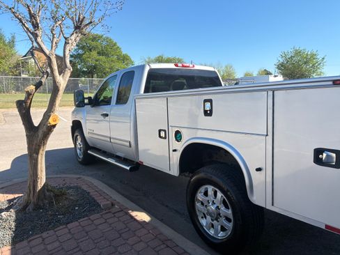 Used 2012 Chevrolet Silverado 2500 LT w/ Interior Plus Package image 2