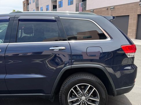 Used 2018 Jeep Grand Cherokee Limited AWD/4WD image 11