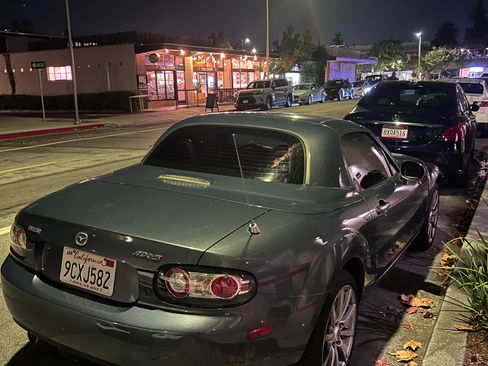Used 2008 MAZDA MX-5 Miata Grand Touring w/ Premium Pkg image 2