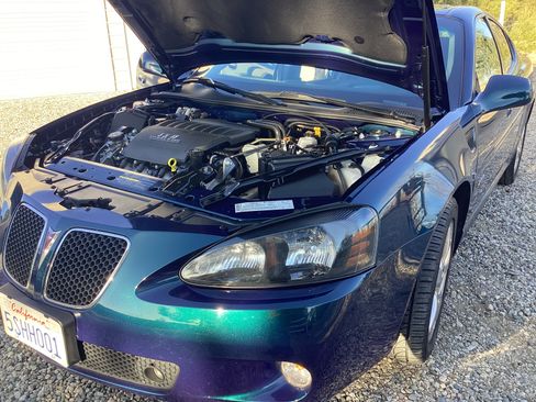 Used 2006 Pontiac Grand Prix GXP w/ Sun And Sound Package image 30