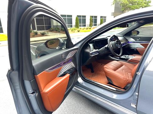 Used 2024 BMW i7 eDrive50 w/ M Sport Package RWD image 14