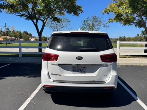 Used 2021 Kia Sedona LX FWD image 9