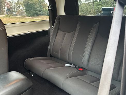 Used 2016 Jeep Wrangler Rubicon w/ Power Convenience Group image 9