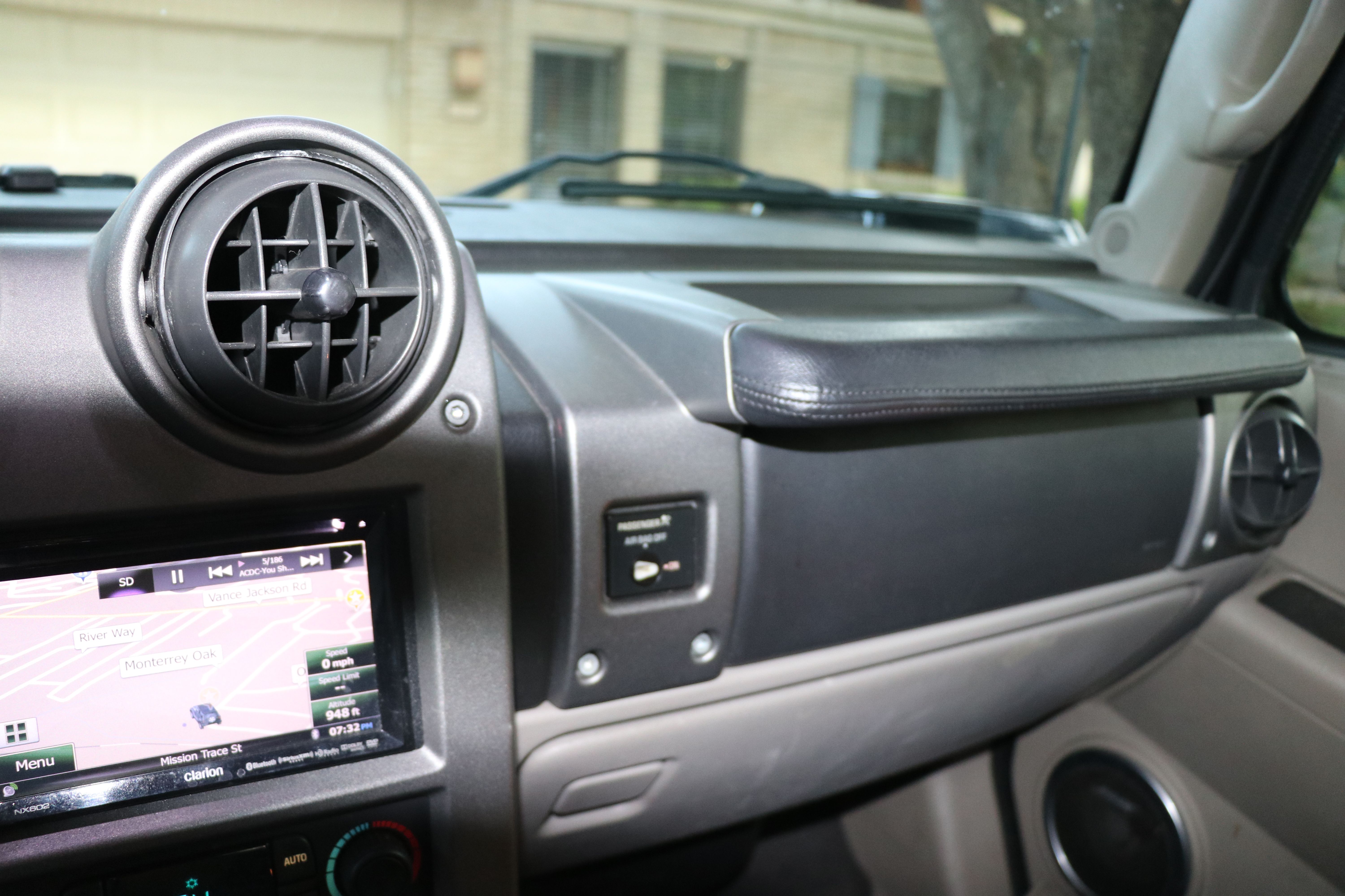 Used 2004 HUMMER H2 w/ Preferred Equipment Group AWD/4WD image 9