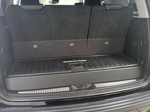 Used 2016 Cadillac Escalade Luxury image 16