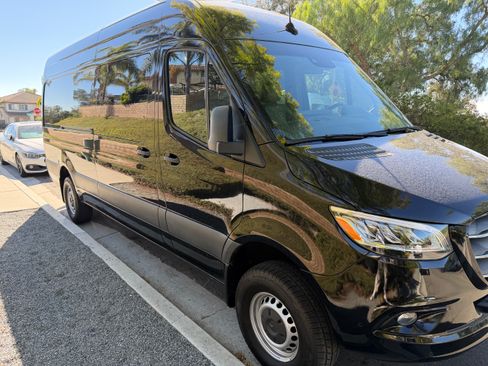Used 2022 Mercedes-Benz Sprinter 2500 image 2