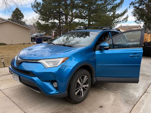 Used 2017 Toyota RAV4 XLE image 2