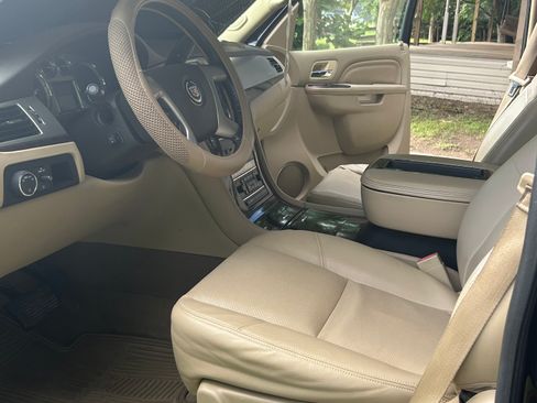 Used 2013 Cadillac Escalade ESV Luxury RWD image 8