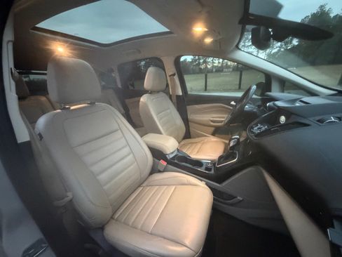 Used 2017 Ford C-MAX Titanium w/ Equipment Group 301A image 6