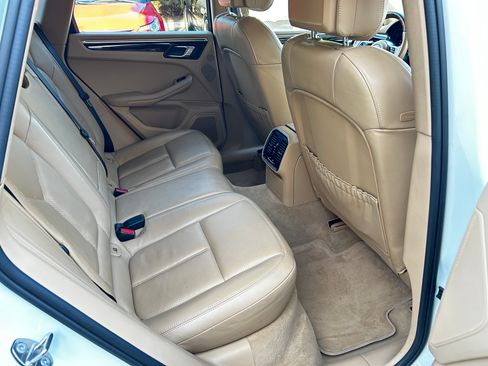 Used 2016 Porsche Macan S image 9