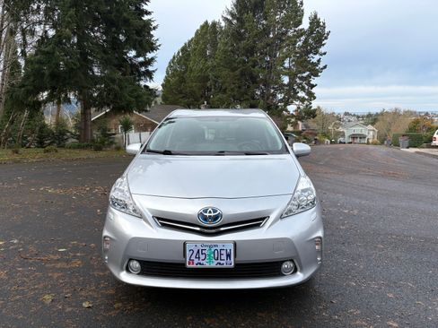 Used 2012 Toyota Prius V Five image 14