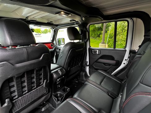 Used 2021 Jeep Gladiator Rubicon image 12