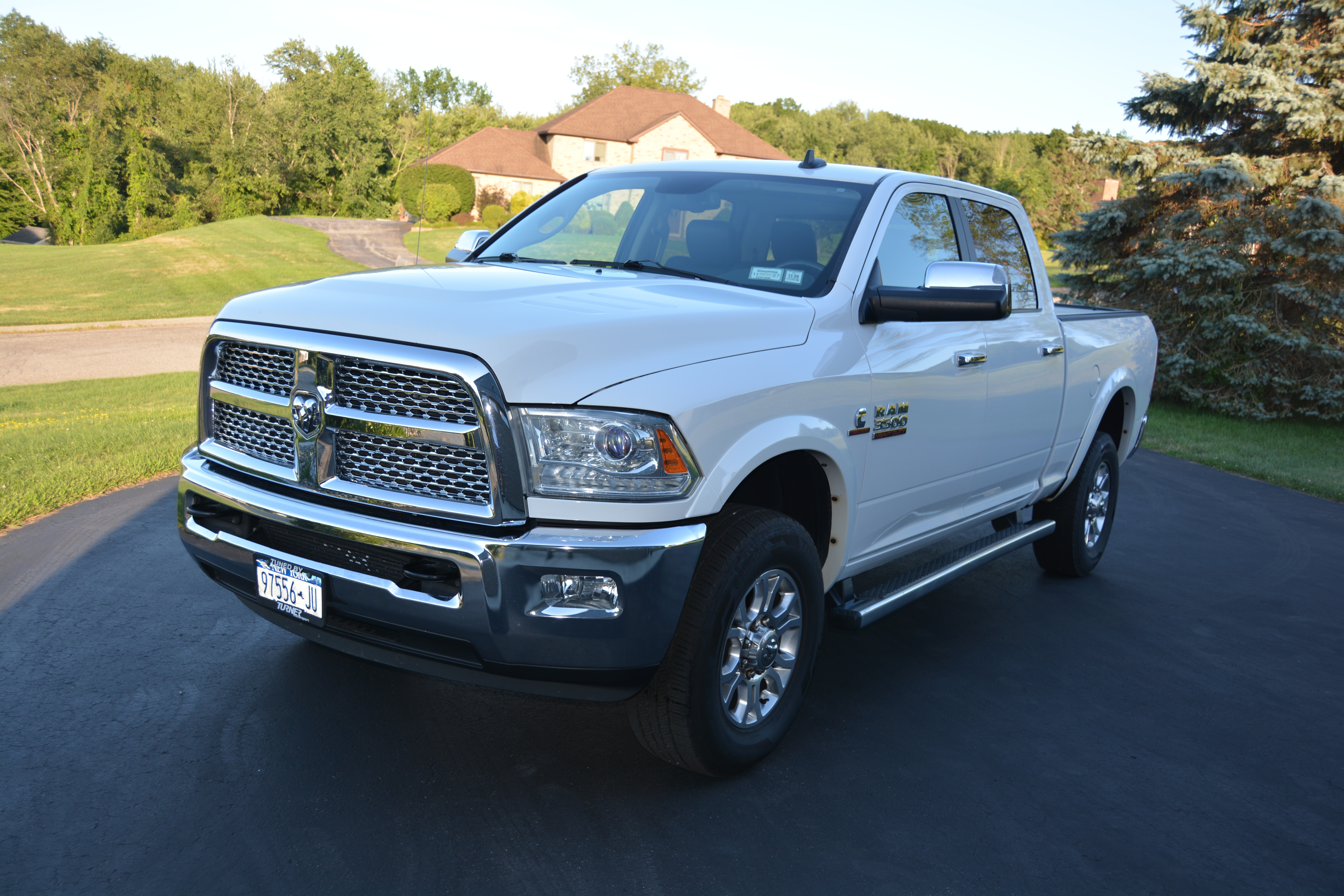 Used 2014 RAM 3500 Laramie AWD/4WD image 1