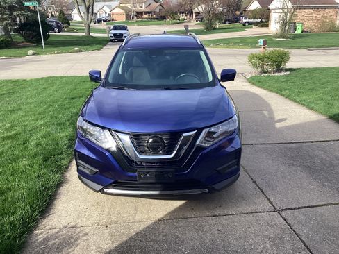 Used 2019 Nissan Rogue SV w/ Premium Package image 5