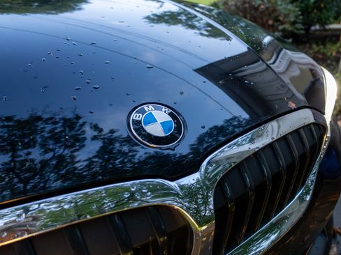 Used 2020 BMW 330i Sedan w/ Convenience Package image 9