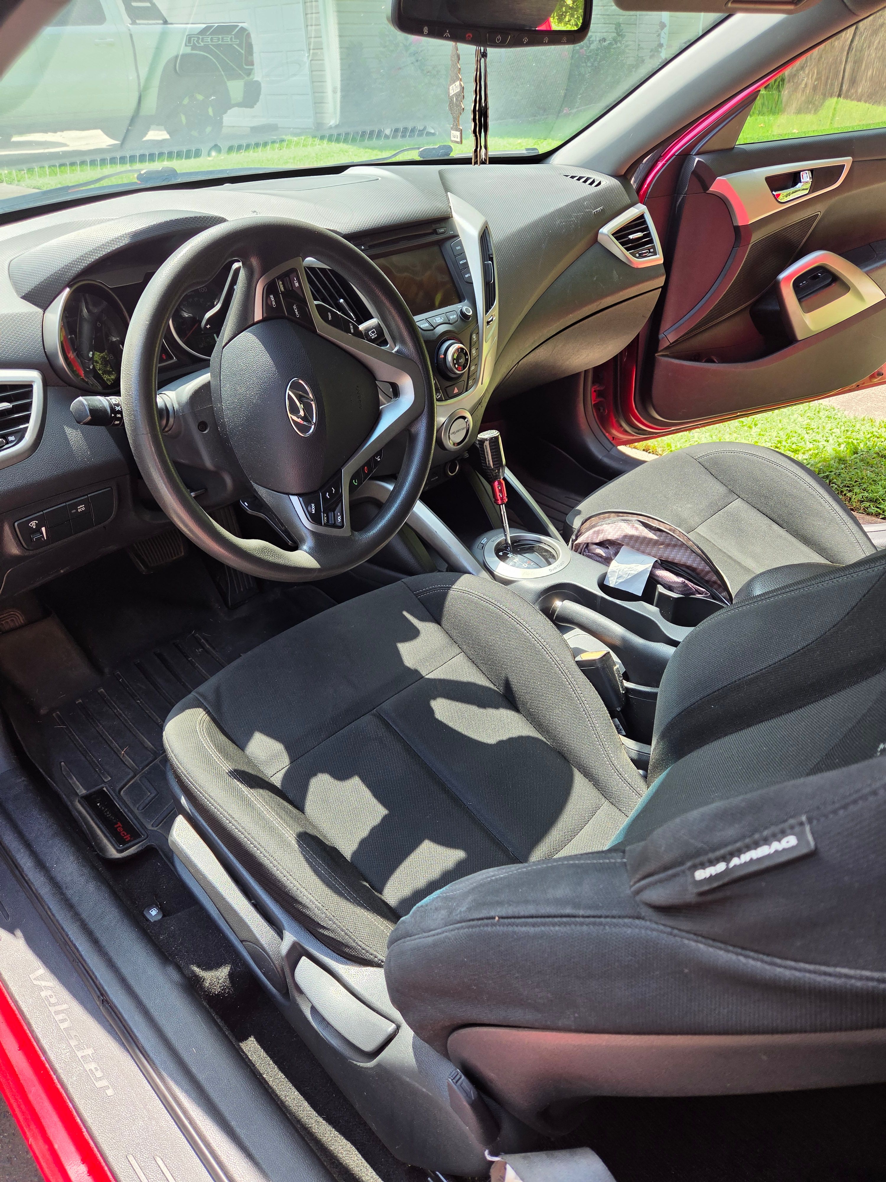 Used 2015 Hyundai Veloster FWD image 10