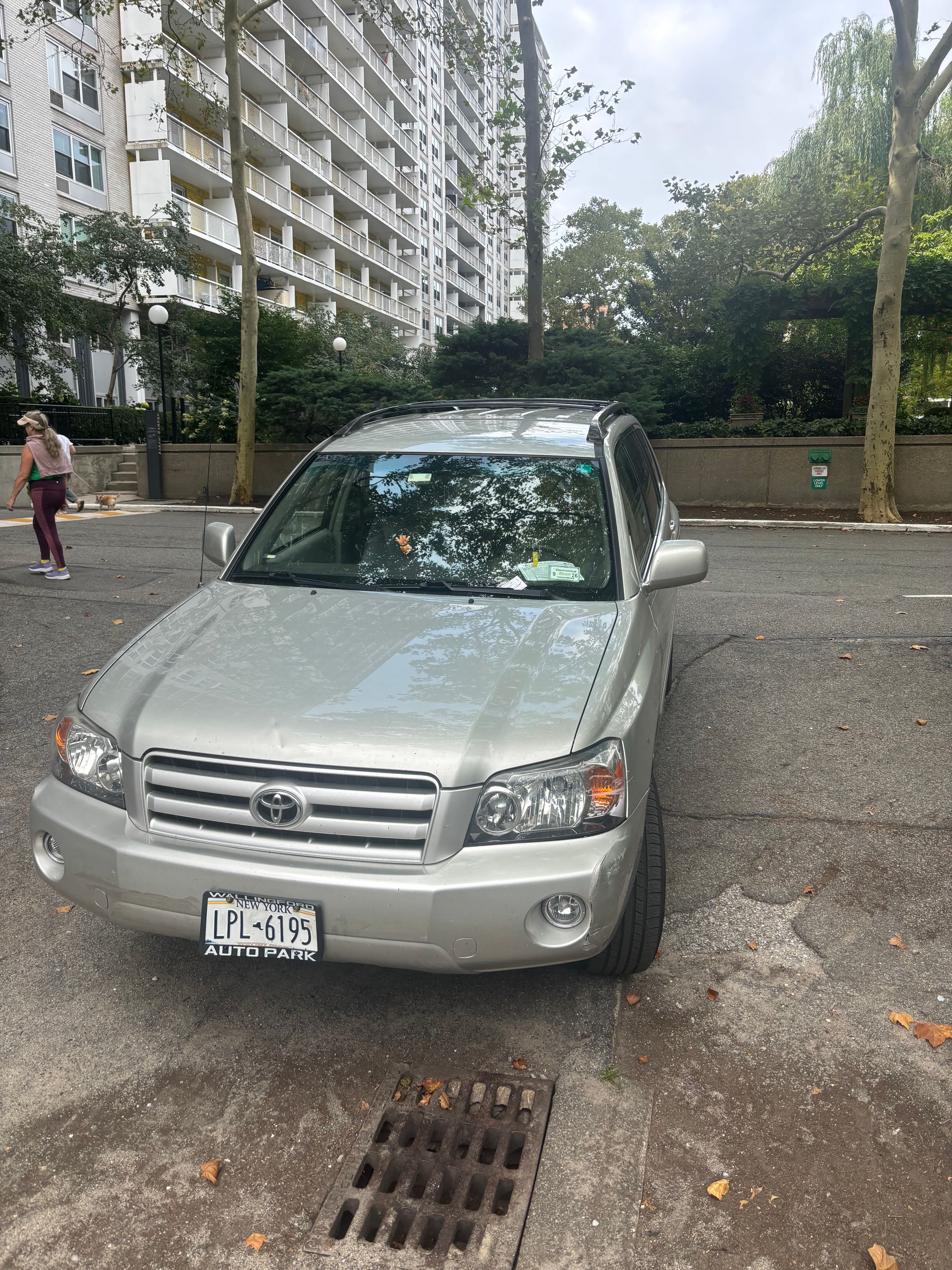 Used 2004 Toyota Highlander 2WD V6 w/ Appearance Pkg image 4