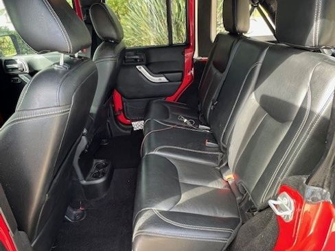 Used 2016 Jeep Wrangler Unlimited Rubicon image 17