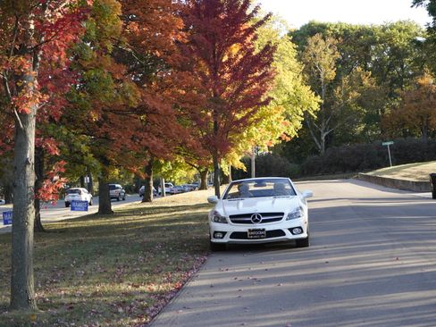 Used 2011 Mercedes-Benz SL 550 image 5