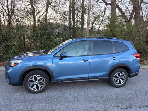 Used 2020 Subaru Forester Premium image 2