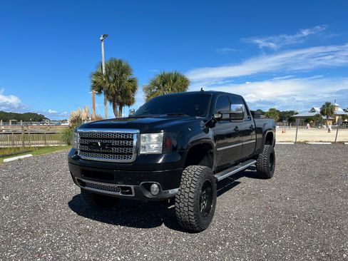 Used 2012 GMC Sierra 2500 Denali w/ Suspension Package, Off-Road image 2