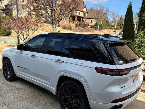 Used 2025 Jeep Grand Cherokee Summit image 5