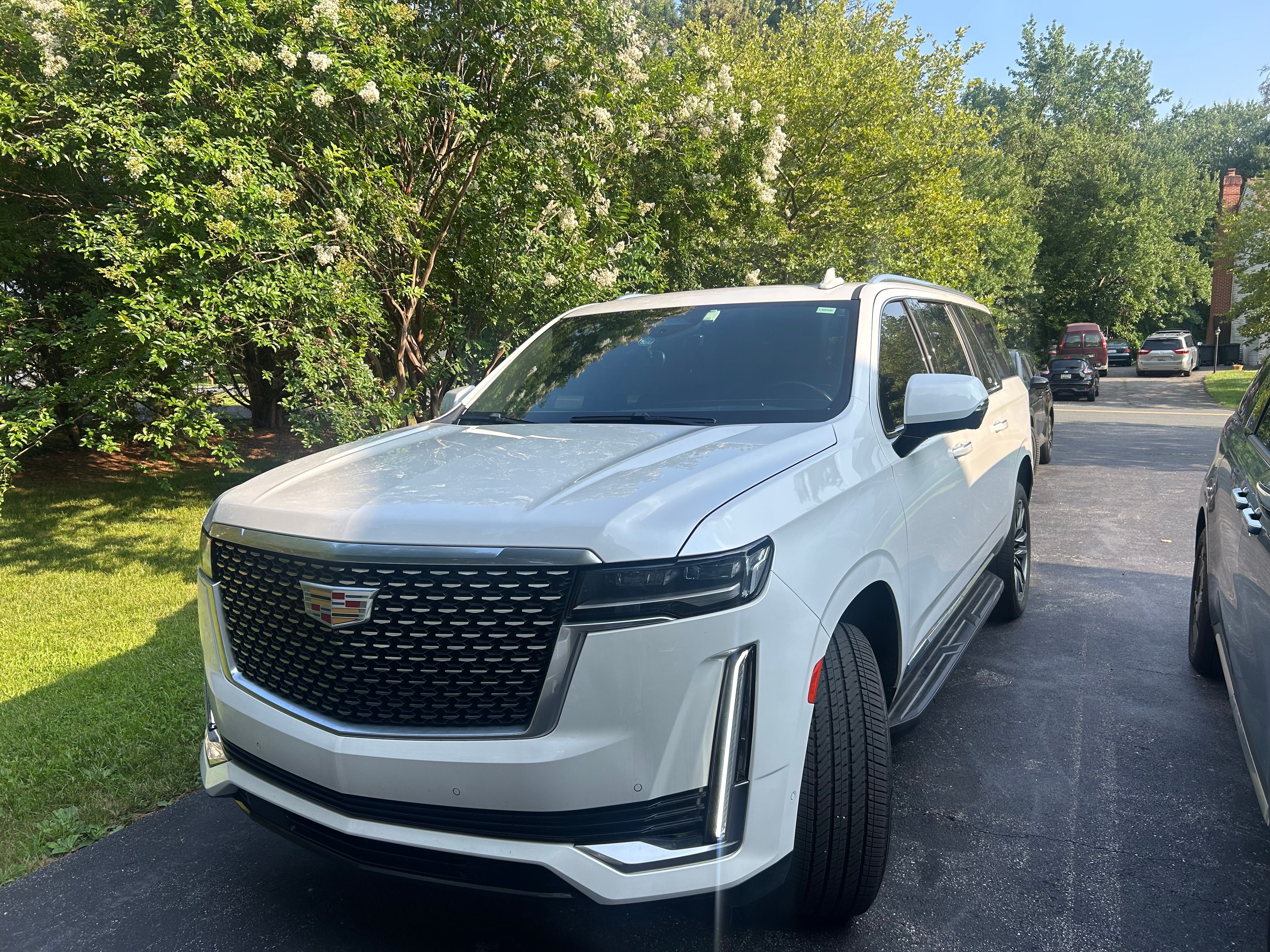 Used 2023 Cadillac Escalade ESV Premium Luxury AWD/4WD image 1