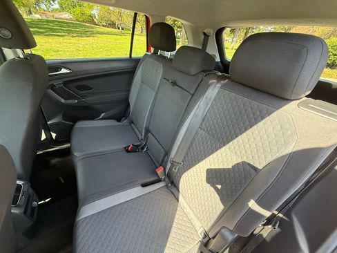 Used 2018 Volkswagen Tiguan S image 18