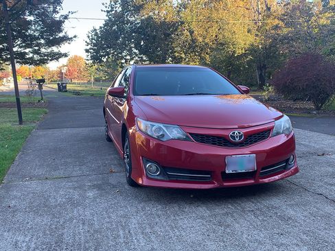 Used 2012 Toyota Camry SE image 5