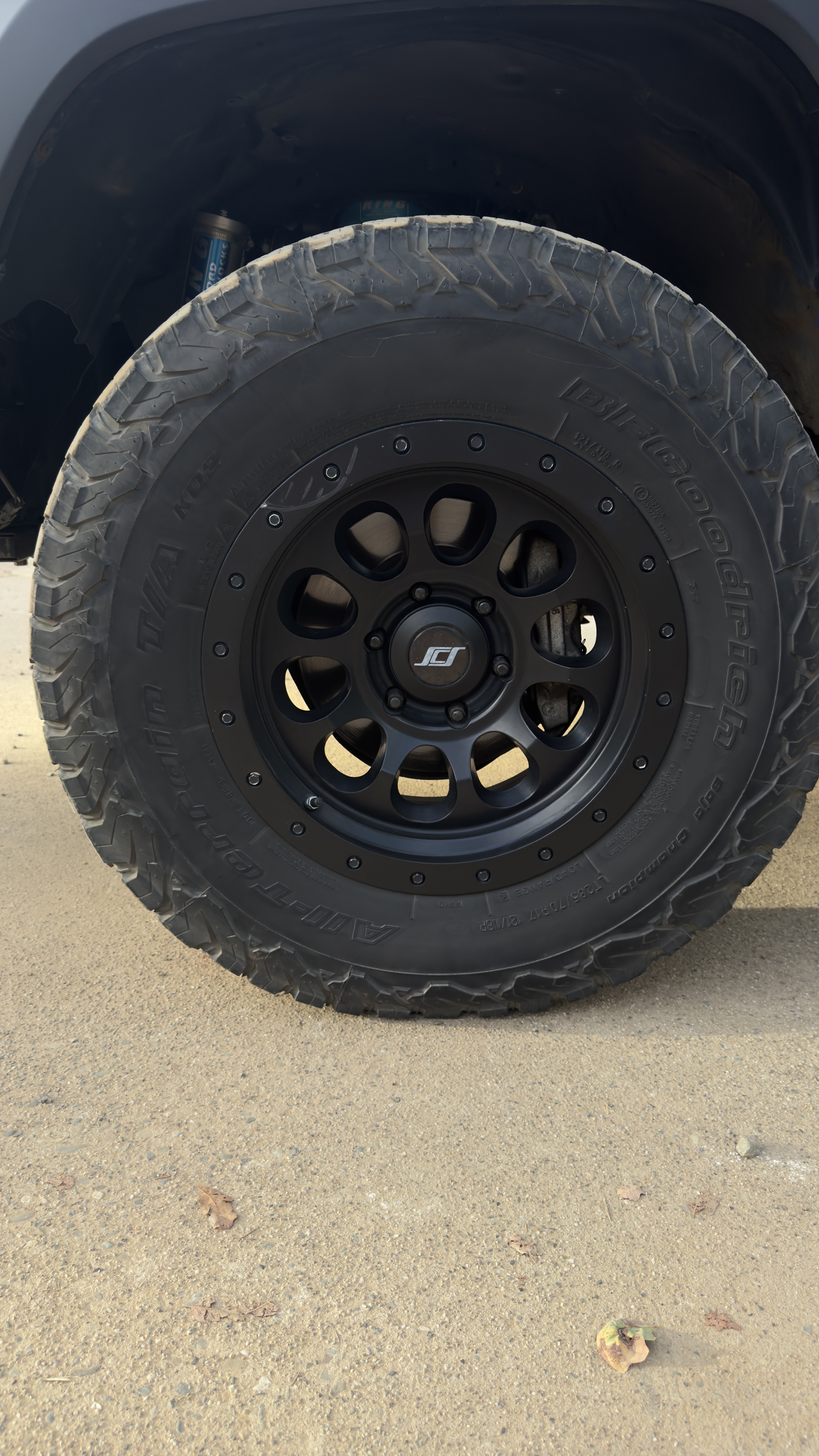 Used 2019 Toyota Tacoma TRD Off-Road w/ TRD Premium Off Road Package AWD/4WD image 4