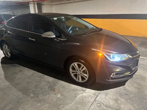 Used 2017 Chevrolet Cruze LT w/ Convenience Package image 8