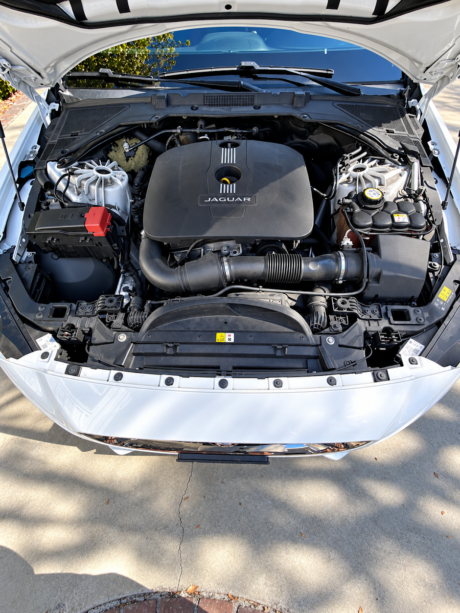 Used 2017 Jaguar XE RWD image 11